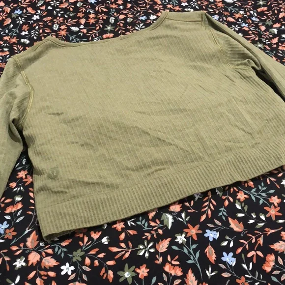 Lulu🍋 Ebb to Street Long Sleeve Bronze Green size 6 - Picture 5 of 13